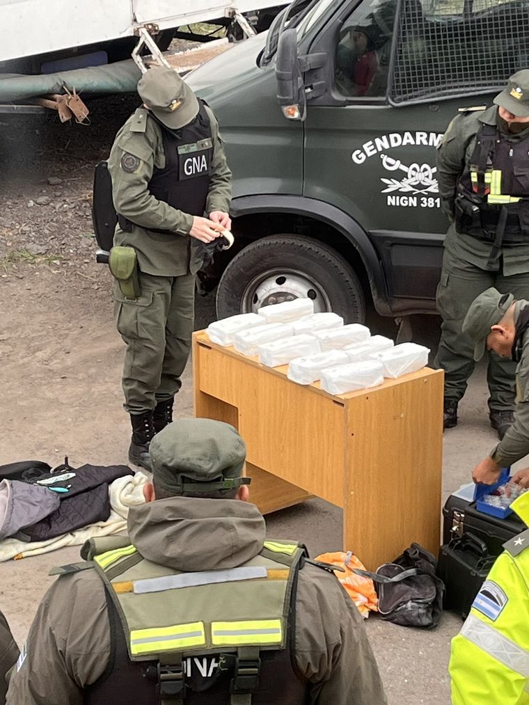 En el bolso sospechoso encontraron droga de máxima pureza Foto: @Lichigrams