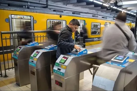 conflicto en el subte: liberaran molinetes en la linea b por el despido de una trabajadora conflicto en el subte: liberaran molinetes en la linea b por el despido de una trabajadora