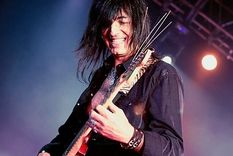 “Solo necesito una guitarra eléctrica, lo demás es anecdótico”