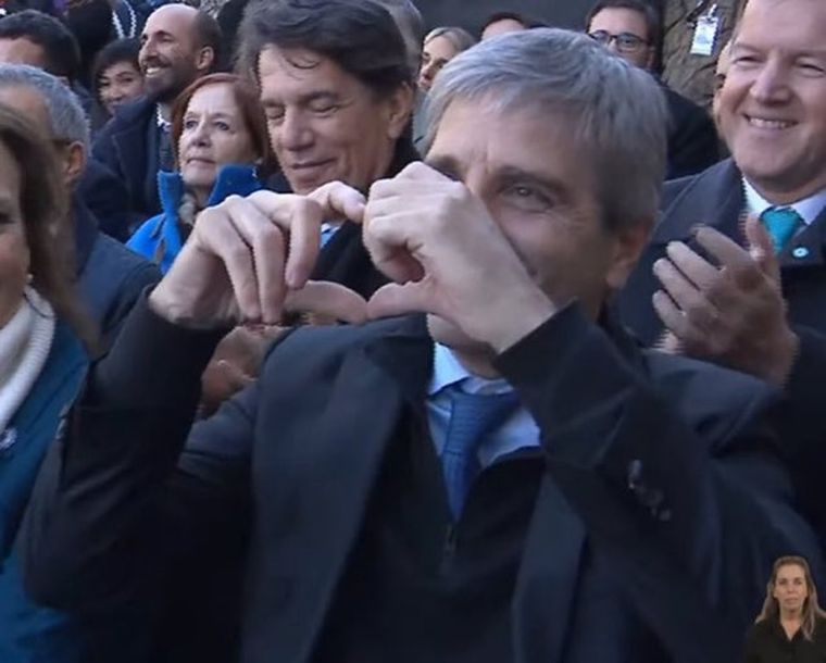 Según el Ministro de Economía, el superávit acumulado en el año es de $2.965 billones, lo que representa el 0,5% del PBI