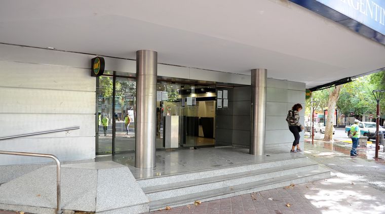 Los bancos no atenderán al público este lunes