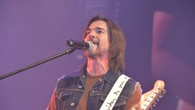 Camisa negra, A Dios le pido y más fue lo que cantó Juanes en Maipú. / Foto: Maru Mena Camisa negra, A Dios le pido y más fue lo que cantó Juanes en Maipú. / Foto: Maru Mena