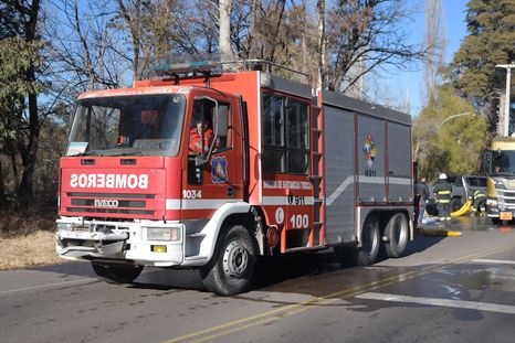 fuerte incendio en lujan: una mujer sufrio graves quemaduras fuerte incendio en lujan: una mujer sufrio graves quemaduras