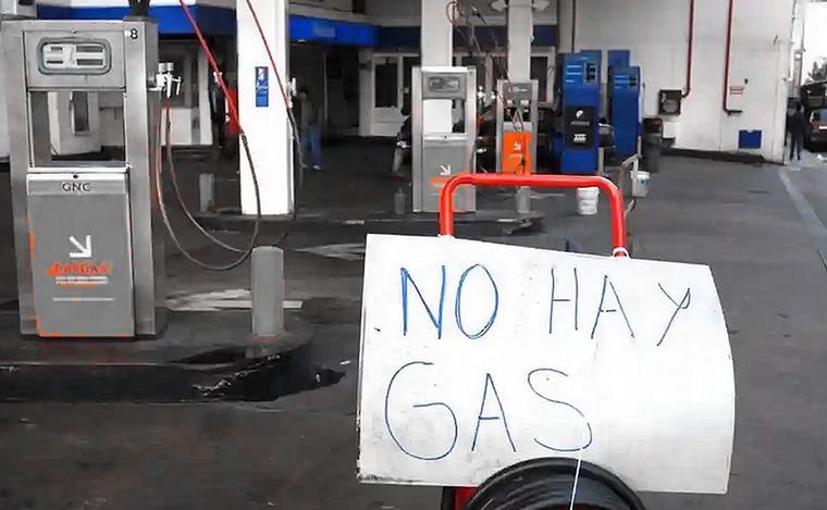 Por el frío extremo y el consumo récord de gas, se suspendió en la noche del miércoles la venta de GNC en todas las estaciones de servicio de la provincia de Salta. Foto: Gentileza Fm 89.9