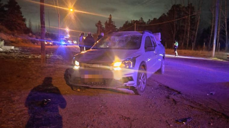 Así quedó la camioneta tras el accidente que produjo la muerte de una ciclista en la ruta 82. 