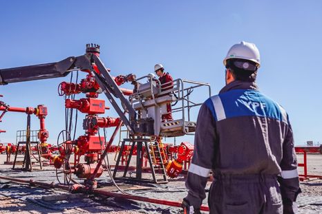 La producción de petróleo en Vaca Muerta es responsable en buena medida por la mejora de la actividad económica La producción de petróleo en Vaca Muerta es responsable en buena medida por la mejora de la actividad económica