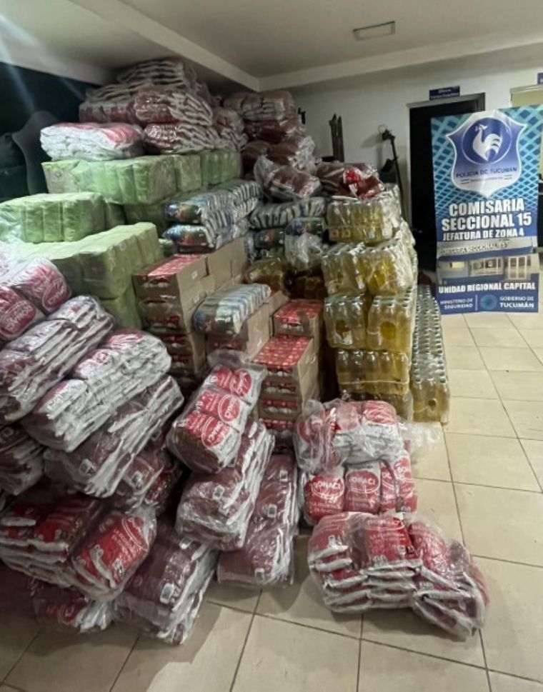 La policía de Tucumán secuestró toneladas de comida del Estado en la casa de un denunciado por violencia de género