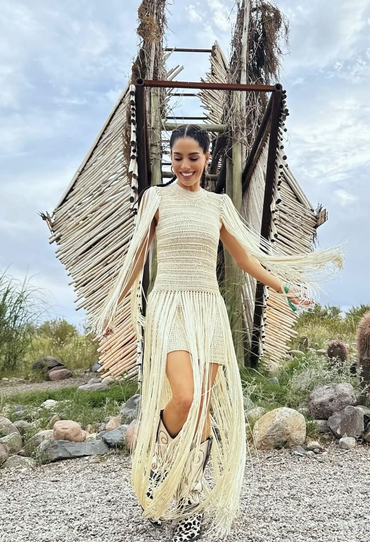 Gabriela Sari y un look totalmente espectacular. Gabriela Sari y un look totalmente espectacular.