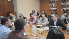 Luis Petri anoche con el directorio de la Cámara de Comercio de San Rafael.