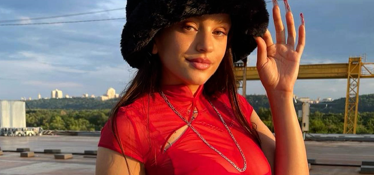 Los looks de Rosalía son personales, extravagantes y súper originales. Foto: Instagram @rosalia.vt