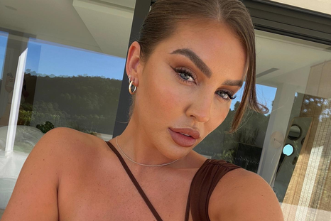 Emma Milton derrocha estilismo y sofisticación con las prendas que utiliza. Foto: Instagram @emmamilton