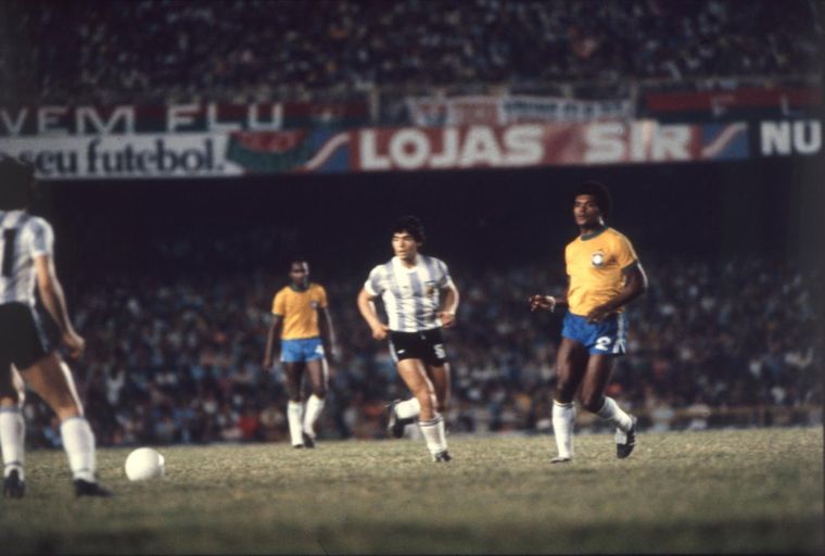 Un Maradona adolescente vistiendo la 6 en la Copa América de 1979. Foto: El Gráfico