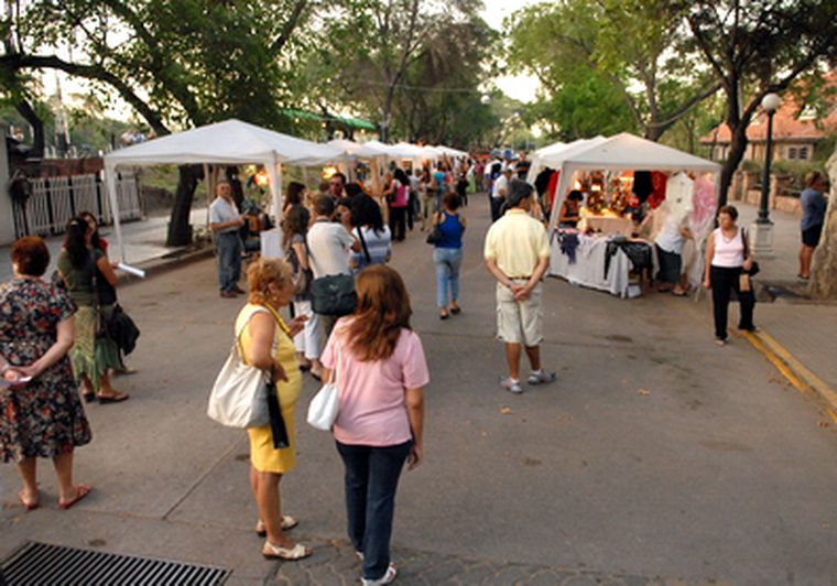 La Estación Cultural se ubica en paralelo a  las vías del tren. Foto: Nacho Gaffuri / MDZ