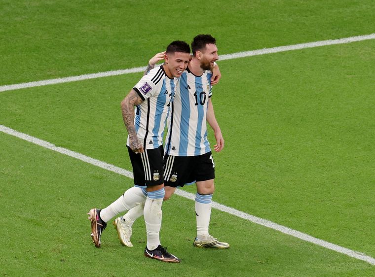 Enzo y Messi durante el Mundial. Foto: EFE