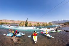 El turismo deportivo atrae visitantes todo el año y fortalece las economías locales. El turismo deportivo atrae visitantes todo el año y fortalece las economías locales.