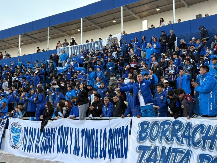 Desde temprano las tribunas del Gambarte se fueron poblando. Desde temprano las tribunas del Gambarte se fueron poblando.