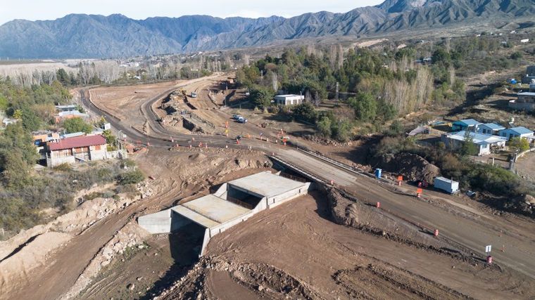 Las obras contemplan la construcción de siete puentes.