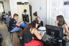 Hay un fuerte contraste entre los estudios que tiene la gente y su empleo actual