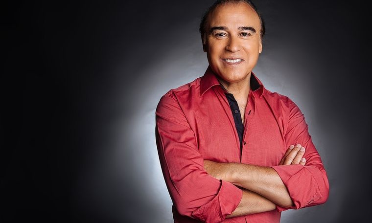 Paz Martínez se presentó en los Carnavales de Chacras de Coria.