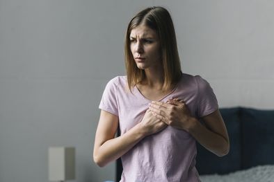 MDZol | Un dolor de pecho puede ser el indicador de una enfermedad coronaria. Foto: Freepik