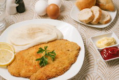 Milanesas de pollo con puré para toda la familia: fácil y rendidor Foto: Shutterstock