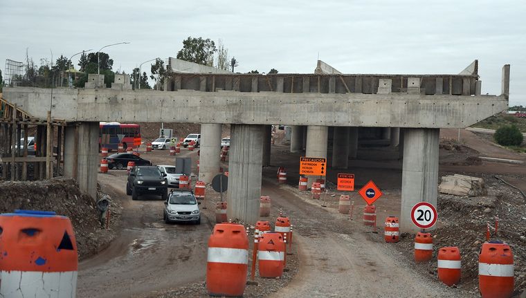 La ruta 82 es una obra emblemática. Esperan terminarla a fin de año. Foto: ALF PONCE MERCADO / MDZ