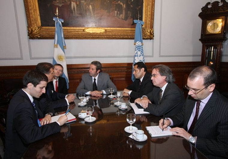 Julio Cobos con los miembros de la ONU.