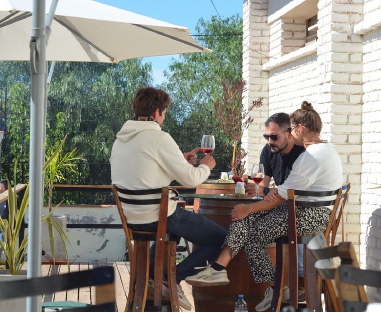 Turistas visitando la bodega Atilio Avena, en Guaymallén. Foto: Instagram Atilio Avena