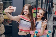 Uno de los fenómenos que más preocupa a los especialistas es la llamada dismorfia de selfie. Foto: Freepik Uno de los fenómenos que más preocupa a los especialistas es la llamada dismorfia de selfie. Foto: Freepik