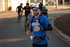 Hugo Farias durante la primera de las 366 maratones consecutivas que corrió. Foto: Hugo Farias