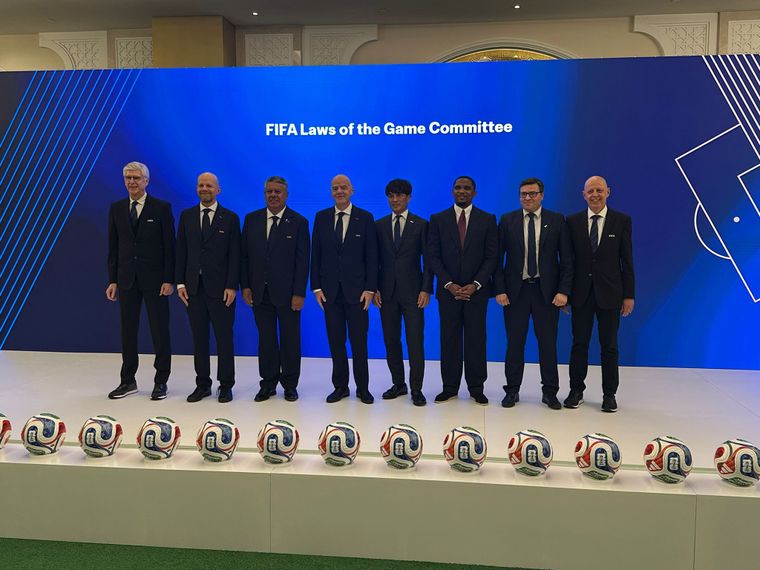 Tapia junto a la Comisión de Reglas de Juego. Foto: X