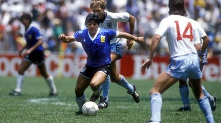 El 10 en el inolvidable partido contra Inglaterra. Foto: diagonales.com