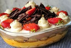 Admira estas capas de placer absoluto ¡cada ingrediente de este postre es una delicia!