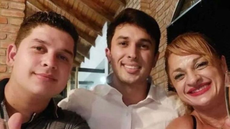 La boxeadora junto a sus dos hijos. La boxeadora junto a sus dos hijos.