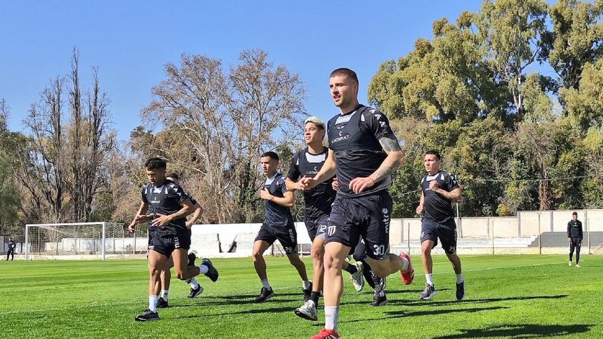 Gimnasia y Esgrima visita a Nueva Chicago con el objetivo de recuperar la cima del torneo