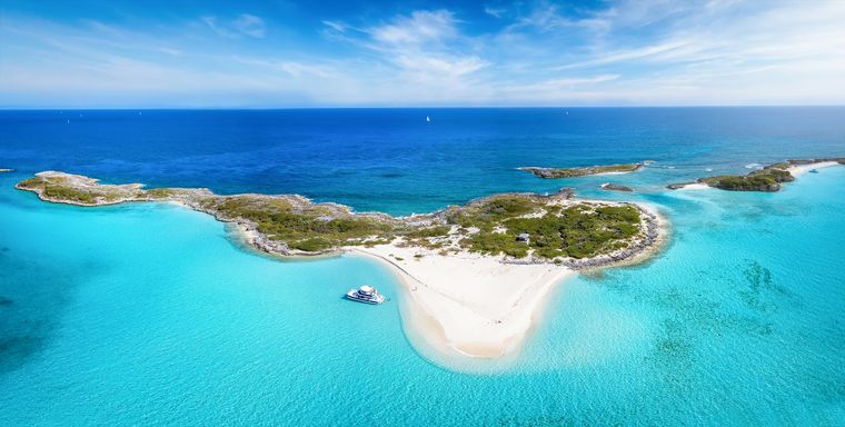 Una isla privada con arenas blancas y aguas turquesas que ofrece la máxima exclusividad a sus visitantes. Una isla privada con arenas blancas y aguas turquesas que ofrece la máxima exclusividad a sus visitantes.