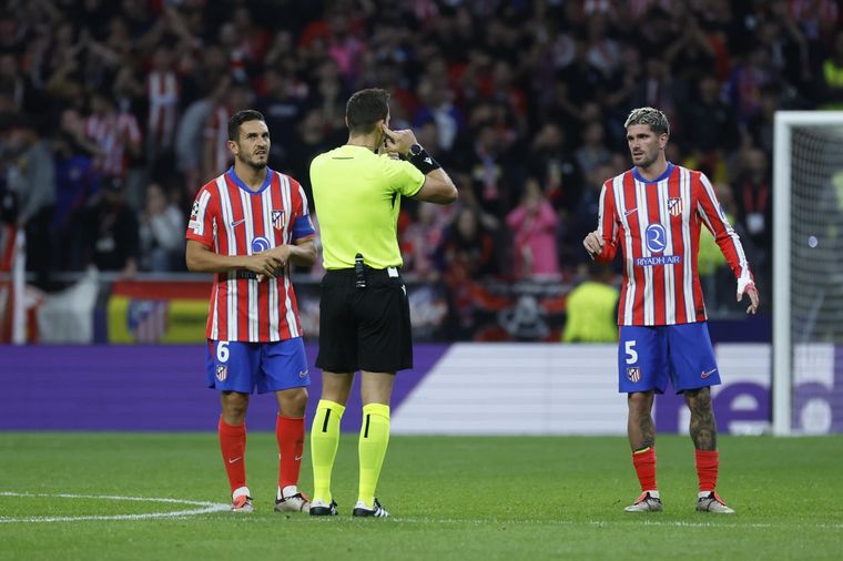 De Paul debutó en esta Champions como titular. Foto: EFE