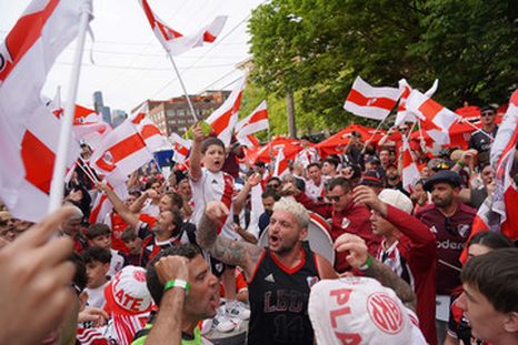 Los hinchas de River organizaron un banderazo en Seattle antes de jugar ante el Inter. Los hinchas de River organizaron un banderazo en Seattle antes de jugar ante el Inter.