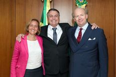 Bolsonaro y Beatriz Von Storch en el despacho del mandatario brasielño