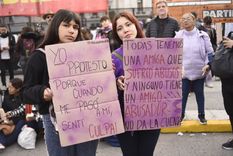 carteles, panuelos violetas y fuertes consignas: las imagenes de la marcha de ni una menos