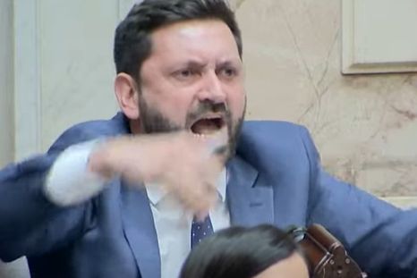 Pablo Juliano aseguró que Milei se comporta como el empleado del mes del kirchnerismo.