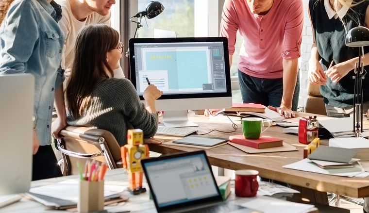 Intenta de levatarte de tu silla para activar la circulación y mantener tus músculos en movimiento. Intenta de levatarte de tu silla para activar la circulación y mantener tus músculos en movimiento.