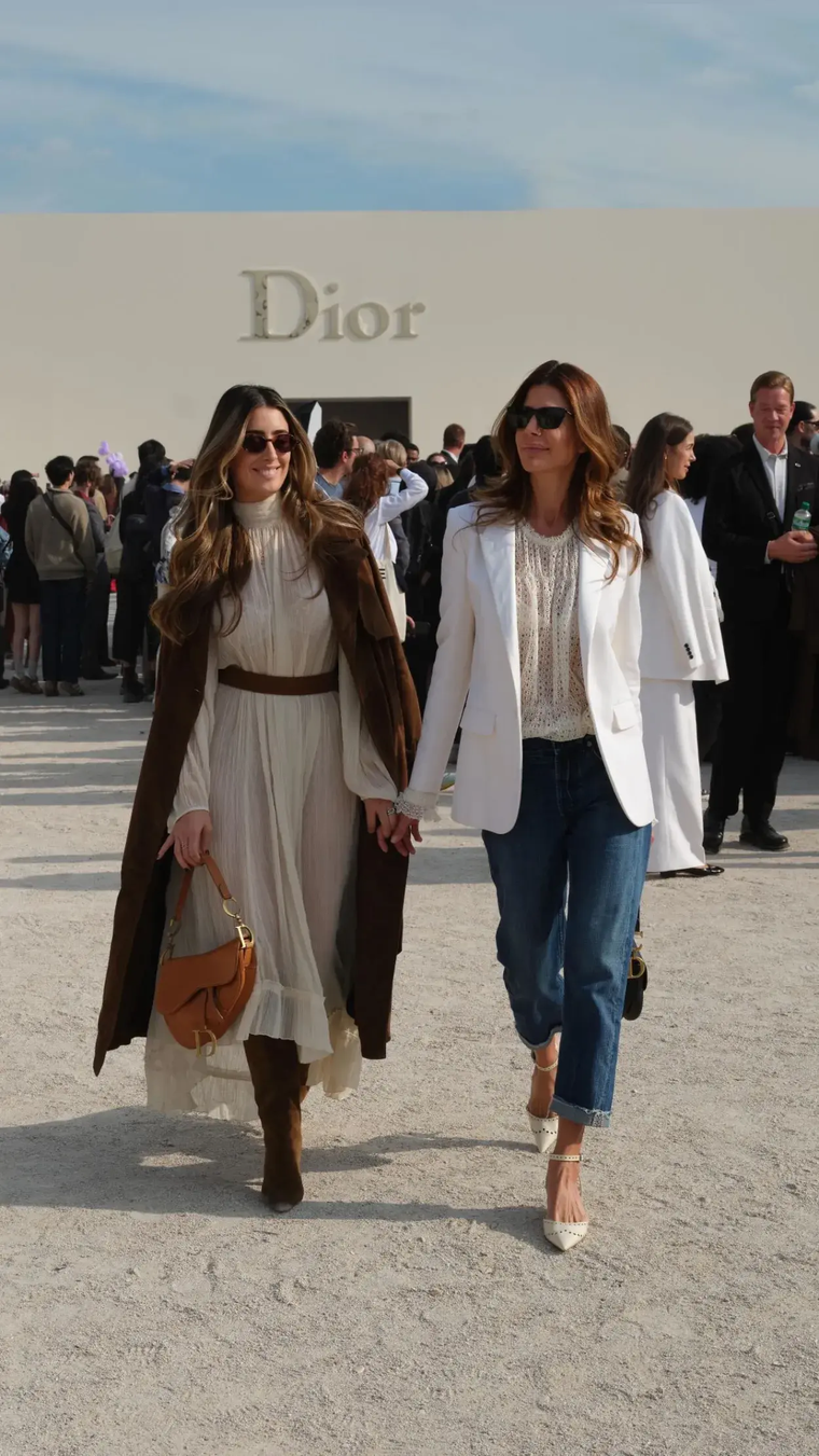 El look de Juliana Awada y su hija en la Fashion Week. El look de Juliana Awada y su hija en la Fashion Week.