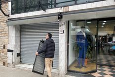 Comerciantes tomaron recaudos a la hora de abrir sus negocios hoy en Flores Foto: Milagros Moreni