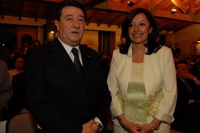 MDZol | El actual presidente de la entidad, Miguel Navarro junto a Silvia Lemos, ex presidenta y colaboradora del Consejo. Foto: Nacho Gaffuri / MDZ