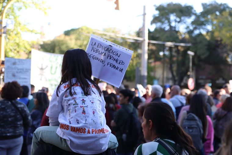 Las familias fueron parte de la manifestación Foto: Santiago Tagua/MDZ