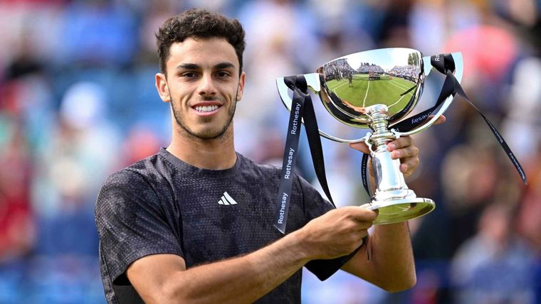 Francisco Cerúndolo es el único campeón argentino en césped desde 1995. Foto: @atptour