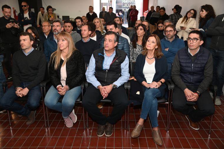 Los 5 candidatos de Cambia Mendoza a diputados aparecerán en ambas listas Foto: Prensa Cambia Mendoza