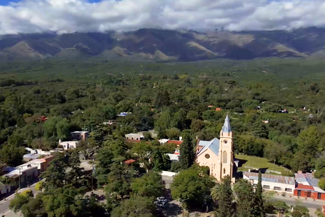 Los pueblos argentinos renacen en primavera, cuando el paisaje, la tradición y la calma invitan a redescubrir el país. Los pueblos argentinos renacen en primavera, cuando el paisaje, la tradición y la calma invitan a redescubrir el país.