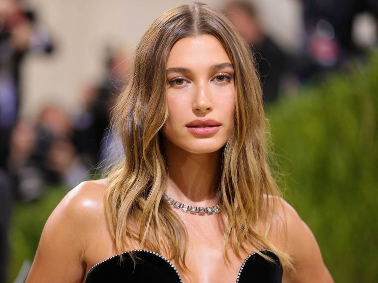 Foto: https://www.vanitatis.elconfidencial.com/estilo/belleza/2022-02-09/glazed-skin-piel-glaseada-hailey-bieber-iluminada-jugosa_3371598/